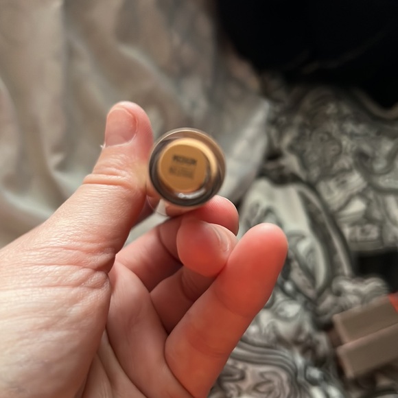 UD  concealer - Medium Neutral - Picture 5 of 6